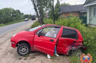 На трассе в Тверской области столкнулись две легковушки