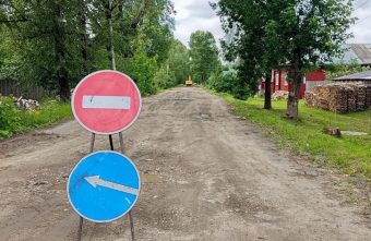 По просьбам жителей в Тверской области отремонтируют дорогу на двухкилометровой улице