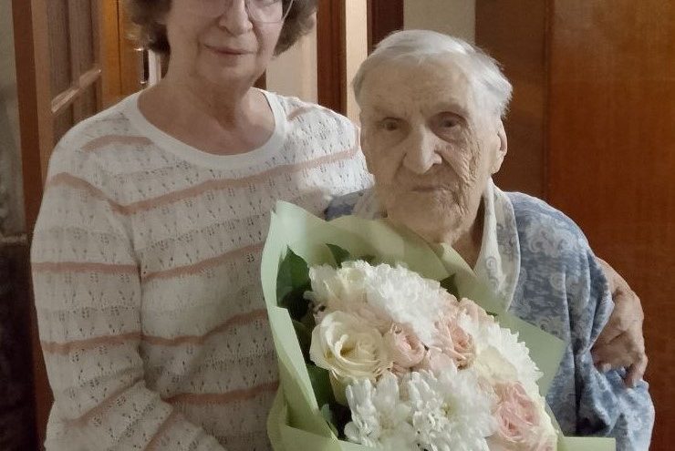 Губернатор Игорь Руденя поздравил со 102-летием ветерана войны Алевтину Постнову