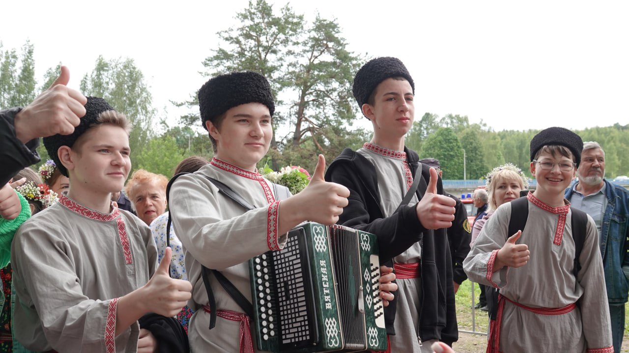 Троицкие гуляния в Тверской области посвящены 80-летию Победы и Году защитника Отечества 