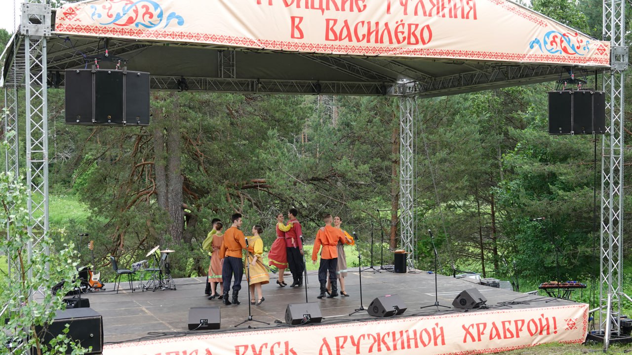 Троицкие гуляния в Тверской области посвящены 80-летию Победы и Году защитника Отечества 