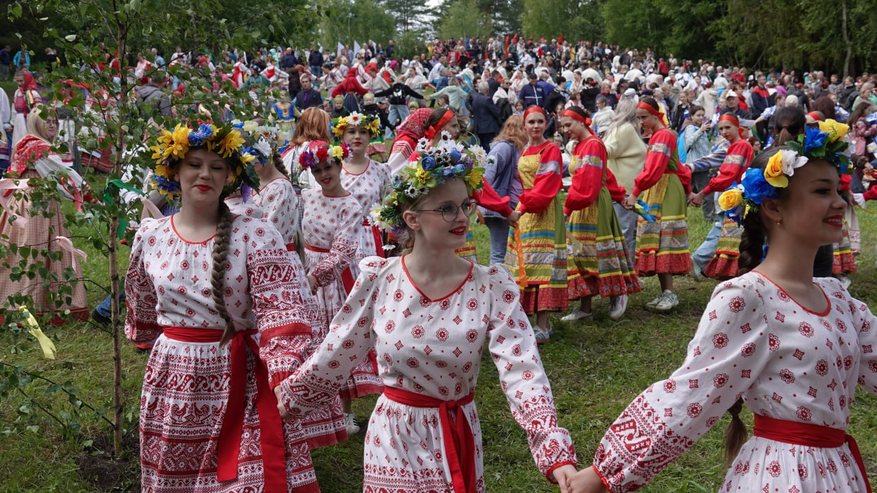 Троицкие гуляния в Тверской области посвящены 80-летию Победы и Году защитника Отечества 