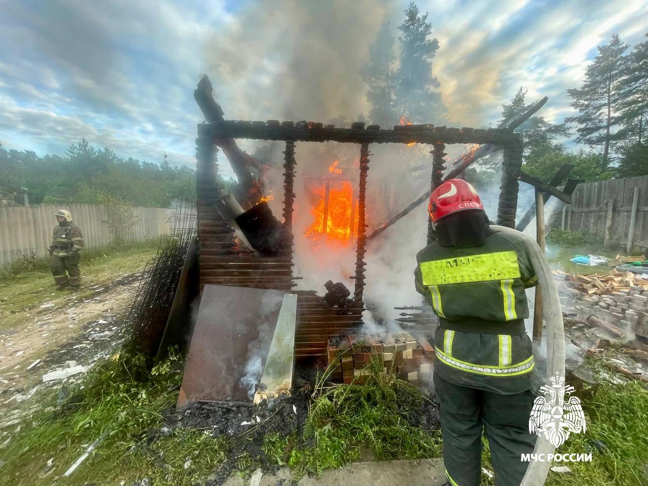 Под Тверью за несколько минут полностью сгорела баня