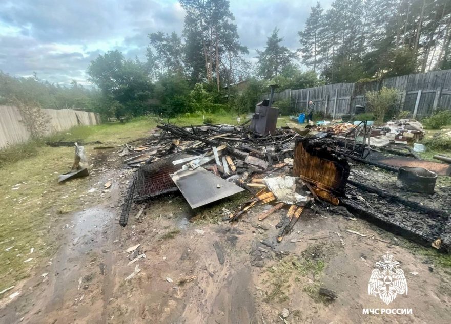 Под Тверью за несколько минут полностью сгорела баня