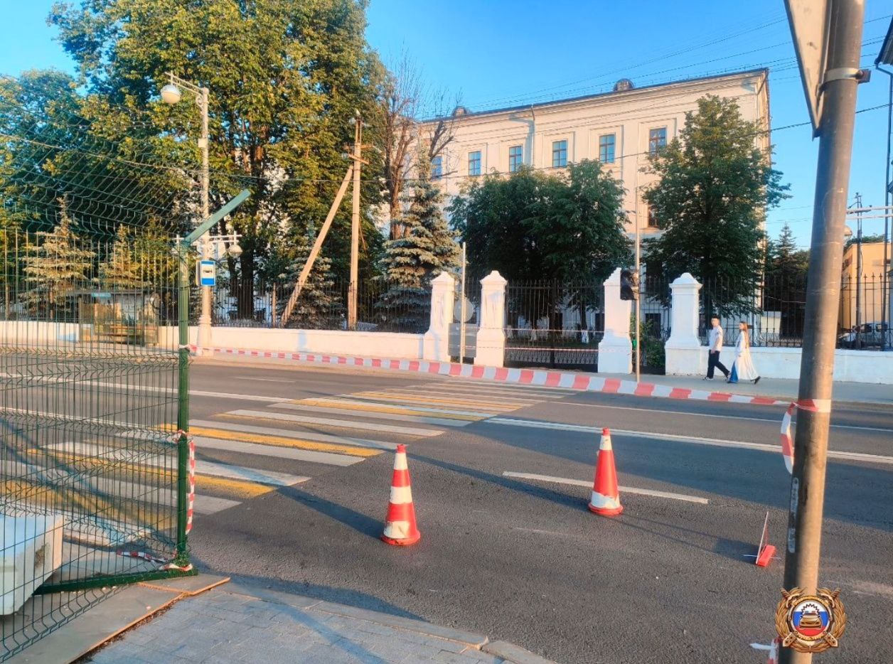 Двое подростков попали в больницу после столкновения легковушки и электросамоката в Твери