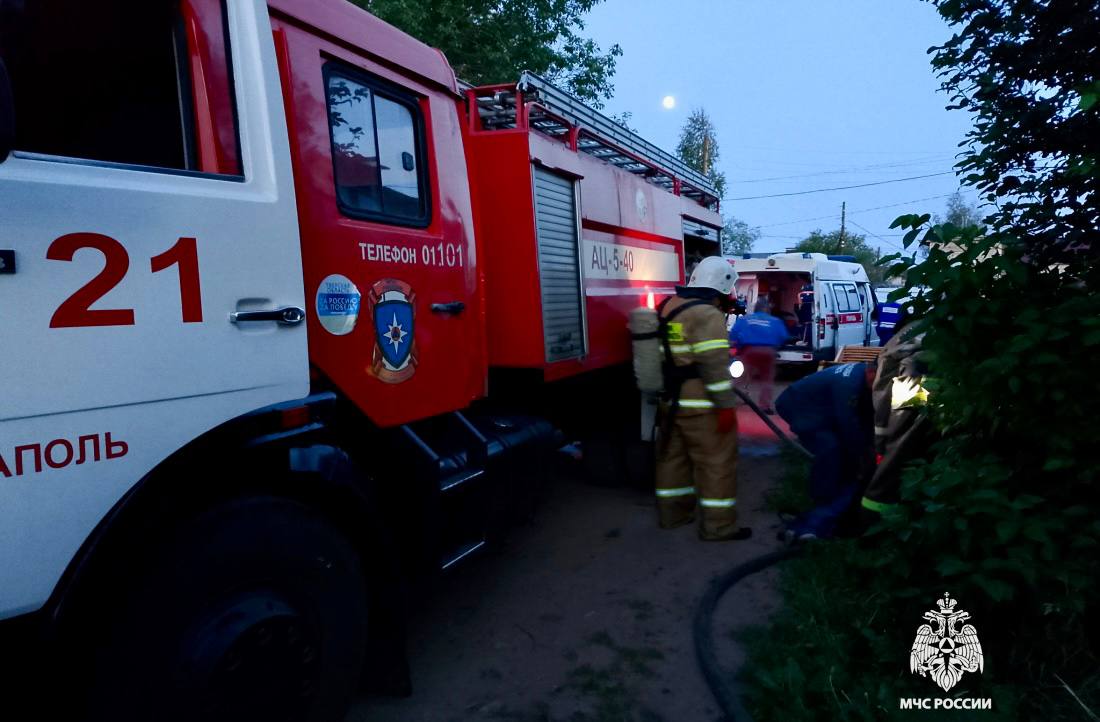 Человека доставили в больницу после пожара в Тверской области