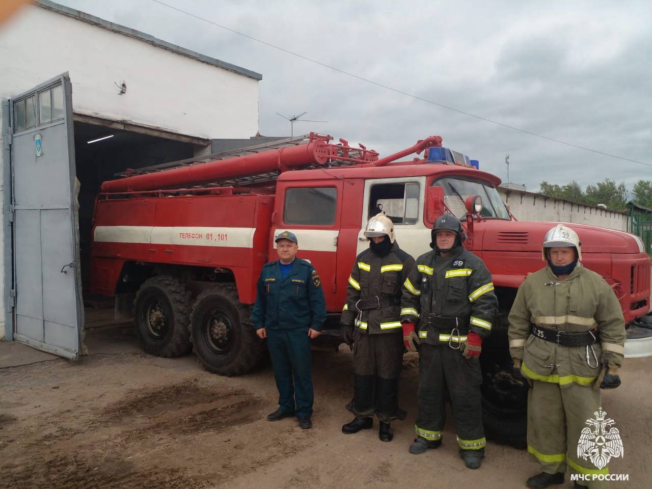 В Тверской области из горящей квартиры спасли трёх человек
