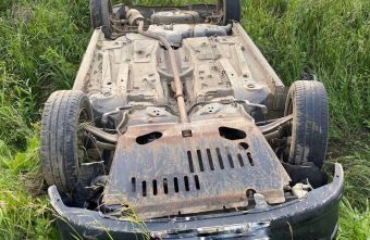 В Тверской области легковушка вылетела с дороги и перевернулась