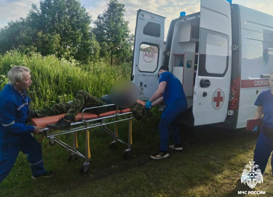 Спасатели в Тверской области помогли мужчине выбраться спасатели