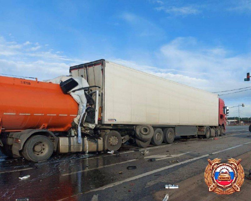 На трассе М-10 в Тверской области погибли водитель и пассажир бензовоза