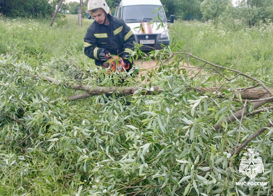 В Тверской области спасатели ликвидируют последствия урагана ликвидируют последствия