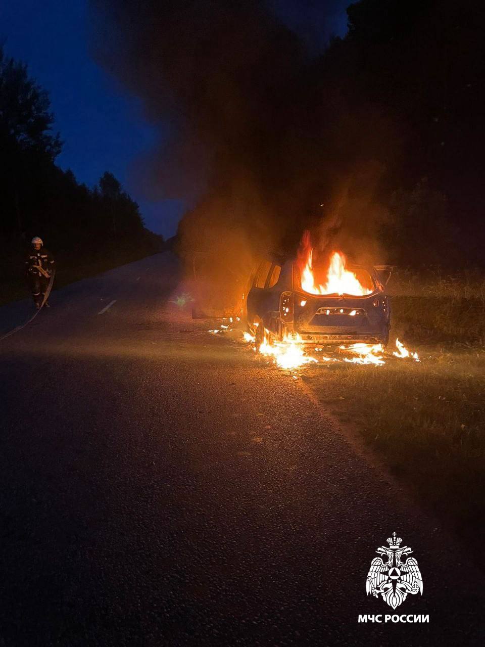 Автомобиль, загоревшийся под Тверью, восстановлению не подлежит