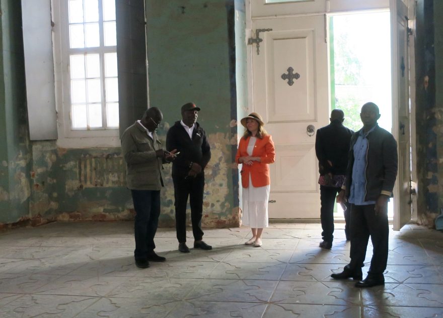 Монастырь в Торопце посетила делегация из Африки