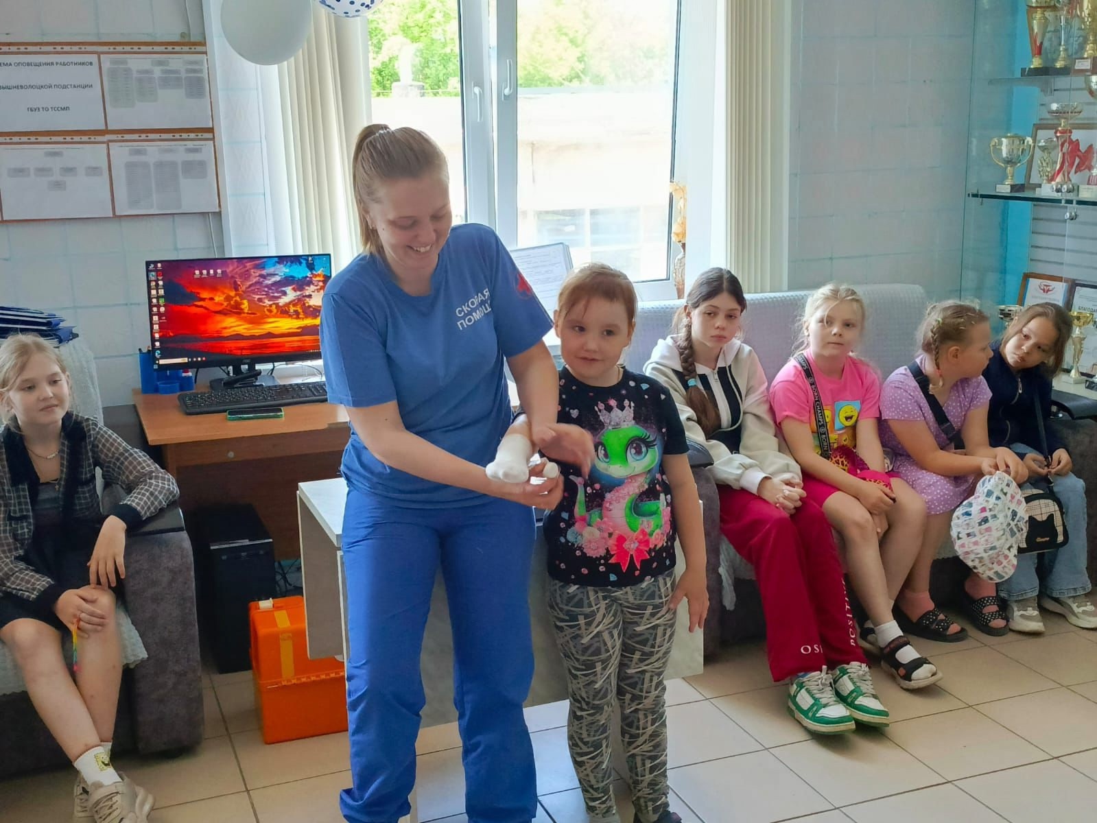 Подстанция скорой помощи «Вышний Волочек» с радостью принимает детей  