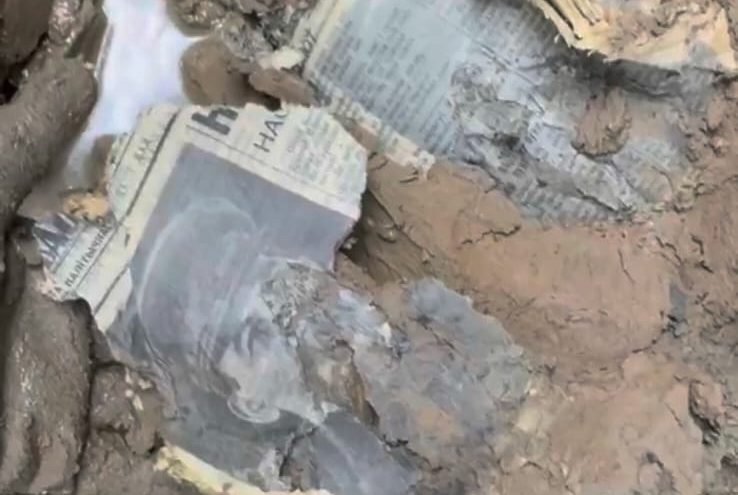 На месте падения самолета в Тверской области нашли фронтовые газеты самолета