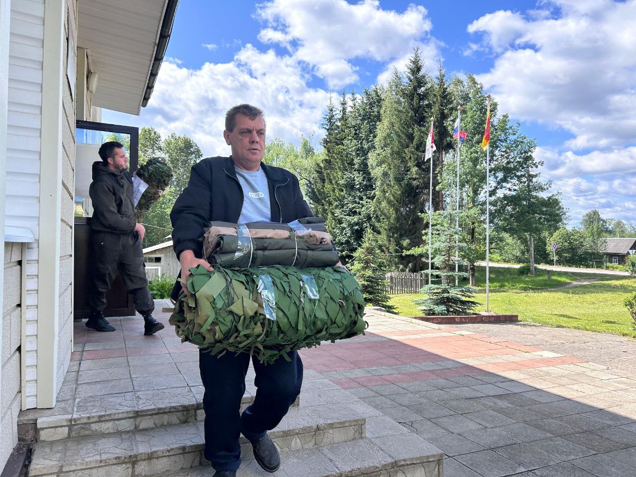 Жители Тверской области отправили в зону СВО детектор дронов и носки
