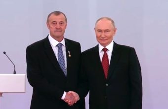 Владимир Путин вручил золотую медаль «Герой Труда Российской Федерации» слесарю-электромонтажнику из Тверской области