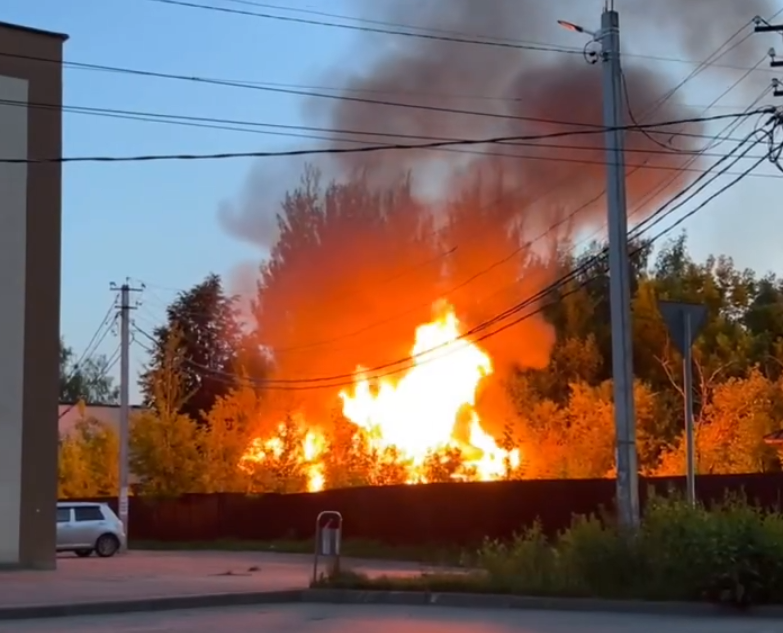 В Тверской области на видео попал сильный пожар в частном доме В Тверской области на видео попал сильный пожар в частном доме