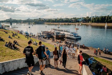 От СССР до наших дней: кто такая молодежь и как она отмечает свой праздник день молодежи