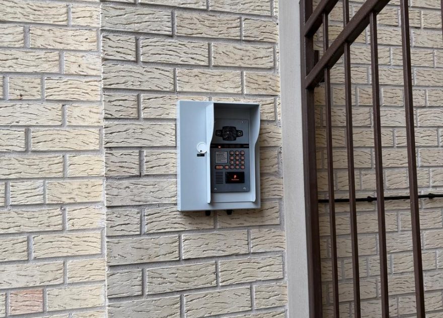 За цифровыми замками: в Твери появился первый двор, оснащенный умными воротами от «Ростелекома»