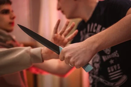 Мужчине из Тверской области, который угрожал ножом бывшей жене, грозит срок срок