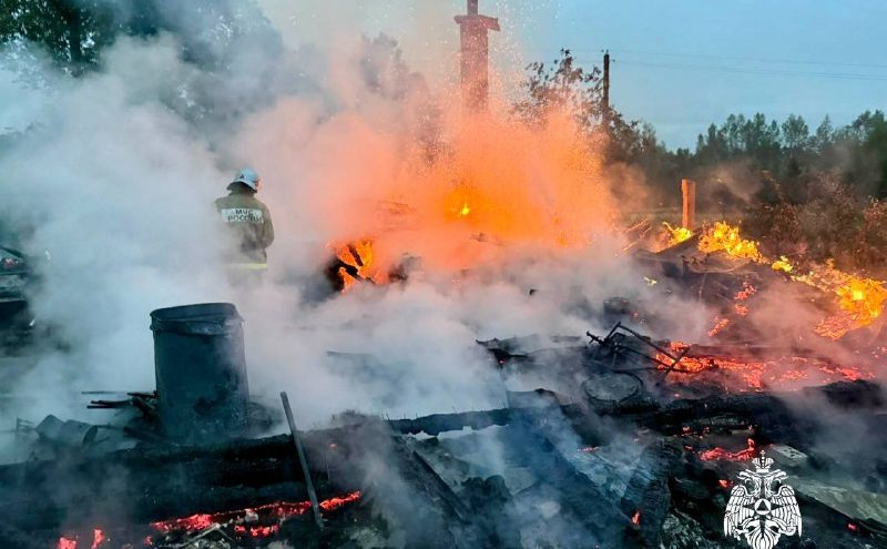 Пожар полностью уничтожил жилой дом в Тверской области пожар