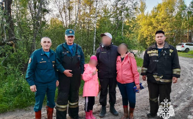 Спасатели помогли семье из Тверской области выйти из леса лес