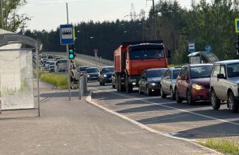 Из-за закрытия Горбатого моста в Твери на обходной дороге появились пробки