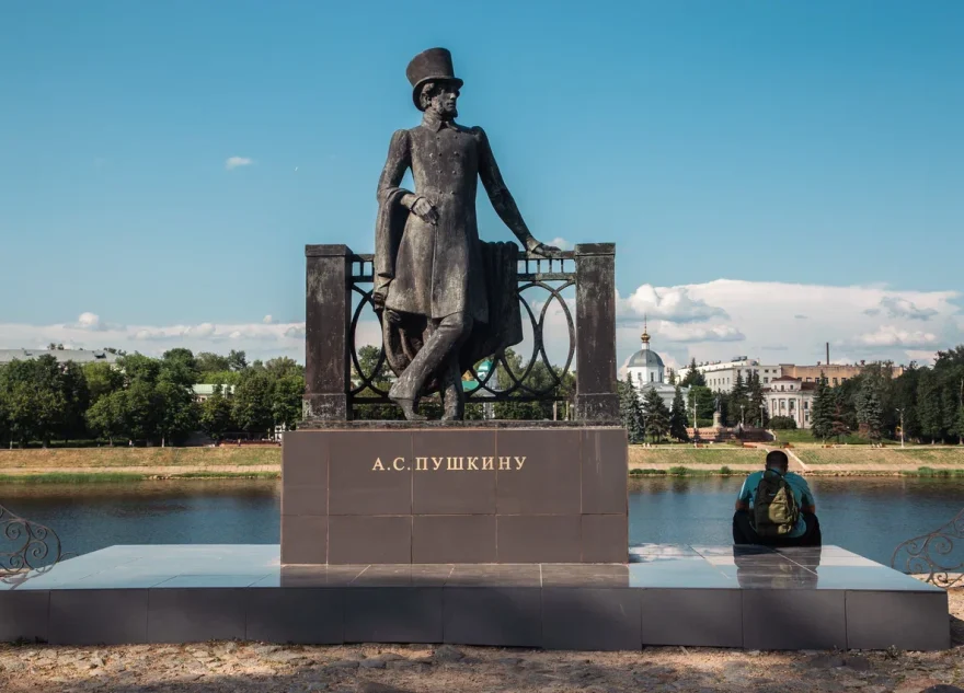 По следам великого поэта: Пушкинские места Твери и области, которые стоит посетить памятник