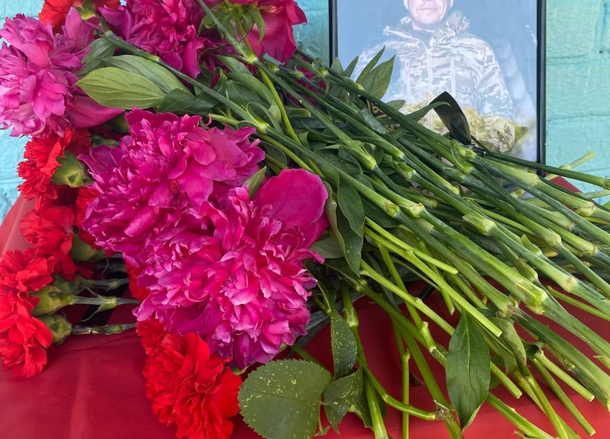 В одной из тверских школ открыли мемориал в честь погибшего участника СВО погибший