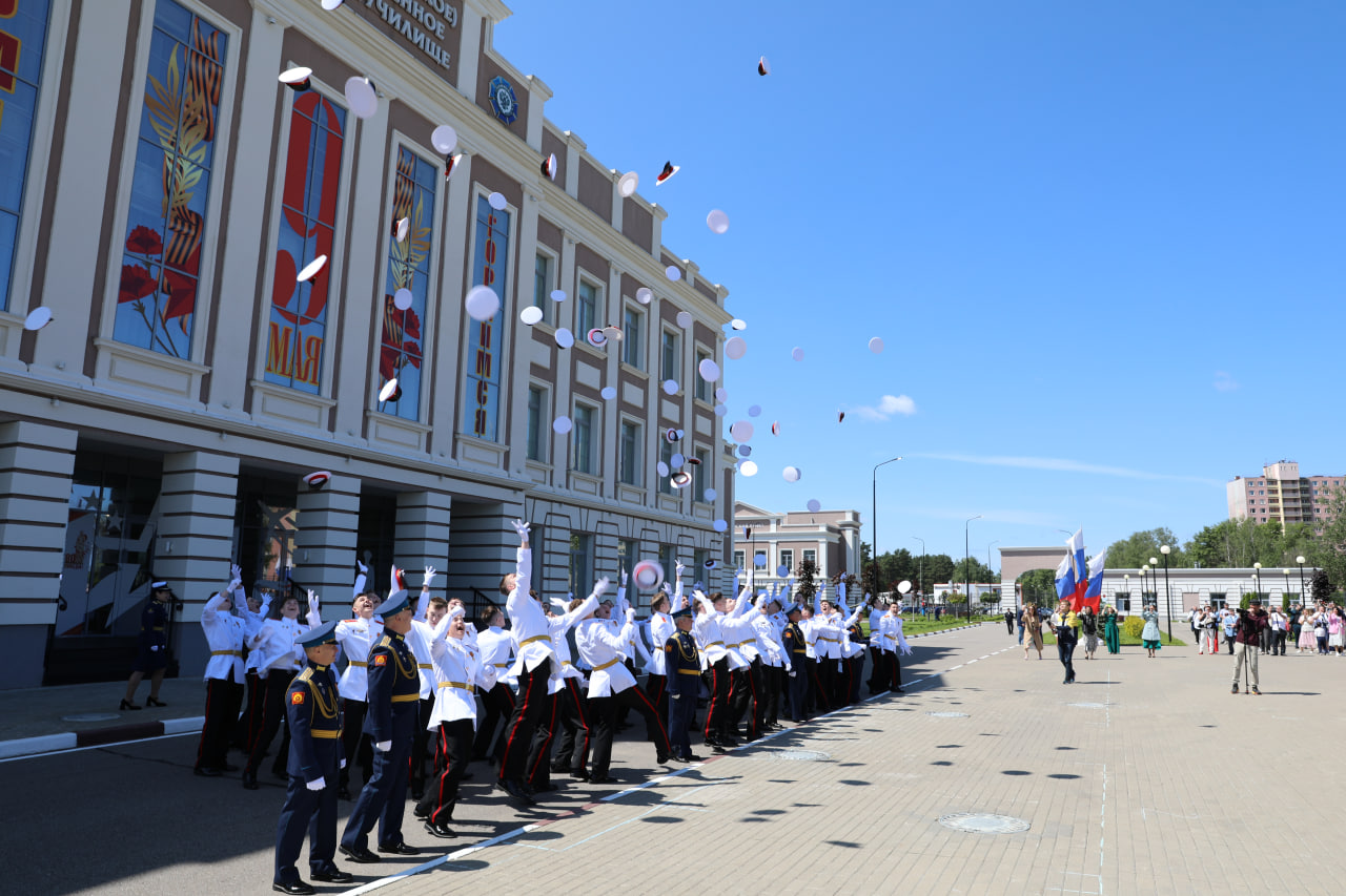 Губернатор Игорь Руденя поздравил 77-й выпуск Тверского суворовского училища с завершением обучения