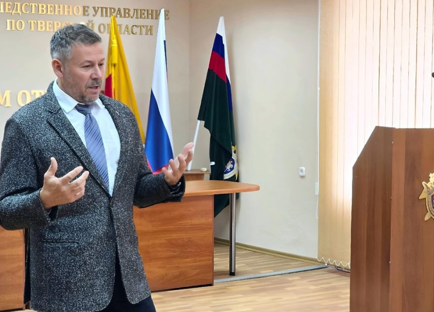 В День ветеранов боевых действий в следственном управлении прошла встреча с участником СВО