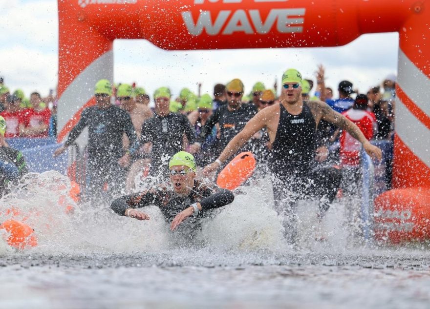 В Тверской области спортивный фестиваль плавания на озере Селигер объединил 2300 человек