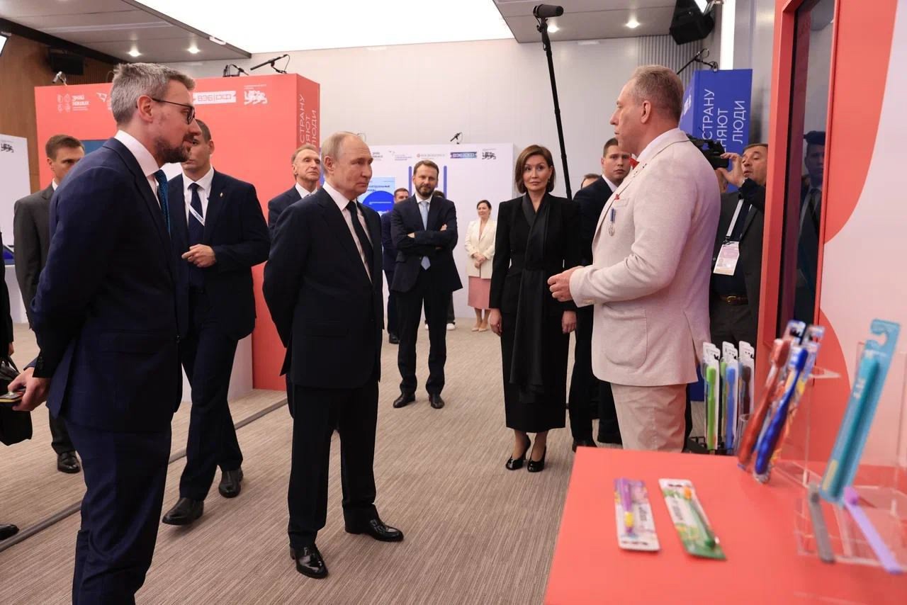 Президент РФ Владимир Путин оценил продукцию Верхневолжья на выставке «Знай наших» в Москве