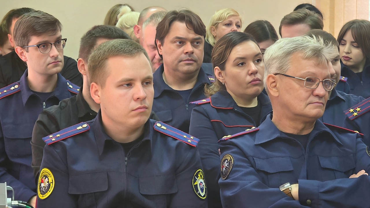 В День ветеранов боевых действий в следственном управлении прошла встреча с участником СВО