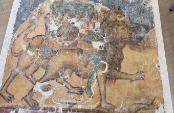 В Тверскую область вернулись две уникальные фрески из калязинского монастыря В Тверскую область вернулись две уникальные фрески из калязинского монастыря