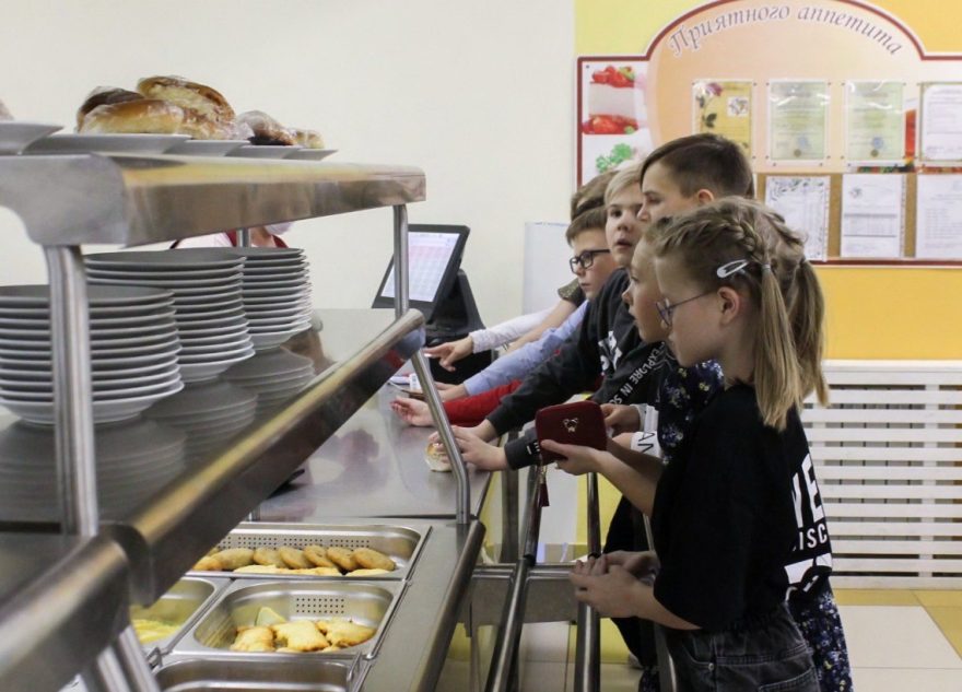 В Тверской области продолжается прием заявлений на предоставление бесплатного питания школьникам