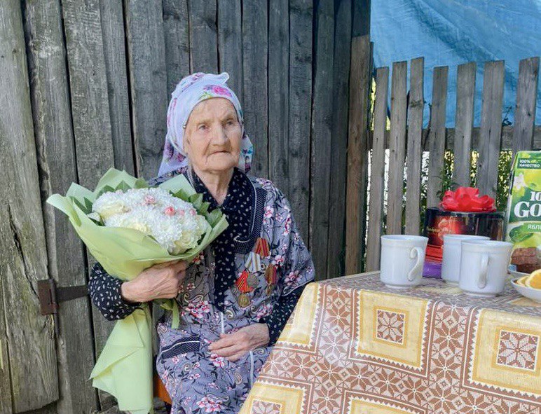 Губернатор Игорь Руденя поздравил со 100-летним юбилеем Марию Семеновну Петрову и со 101-летием Надежду Васильевну Орлову поздравил
