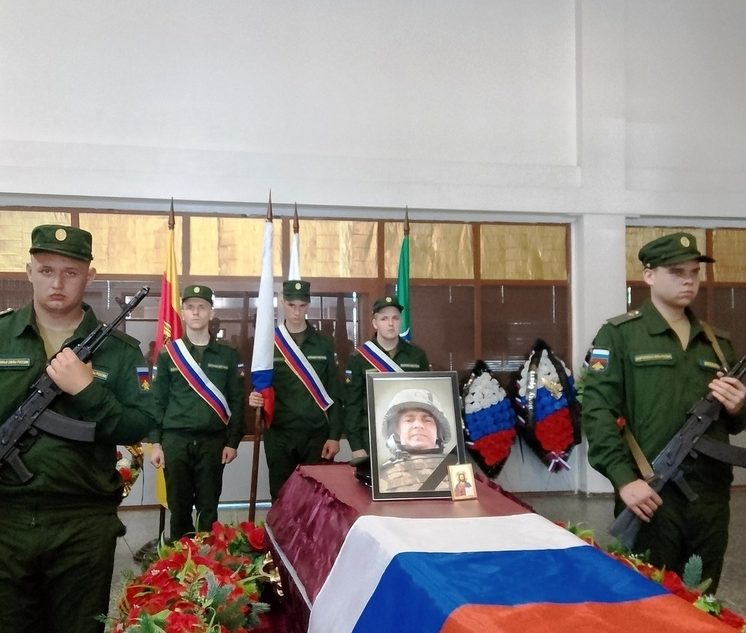 В Андреапольском округе простились с погибшим на СВО Сергеем Шевченко В Андреапольском округе простились с погибшим на СВО Сергеем Шевченко