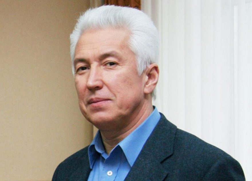 Владимир Васильев поздравил с Днем семьи, любви и верности