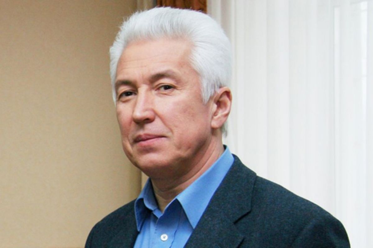 Владимир Васильев поздравил с Днем семьи, любви и верности