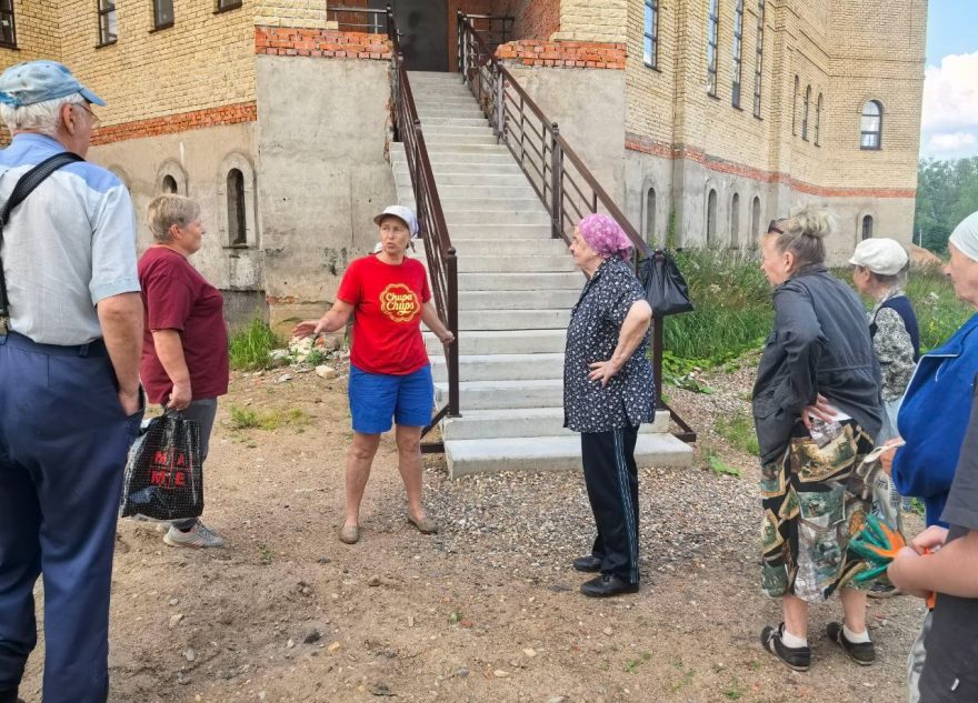 В Тверской области вандалы разрушают храм, который строят жители храм