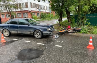 12-летний мотоциклист пострадал в столкновении с легковушкой в Тверской области мотоциклист
