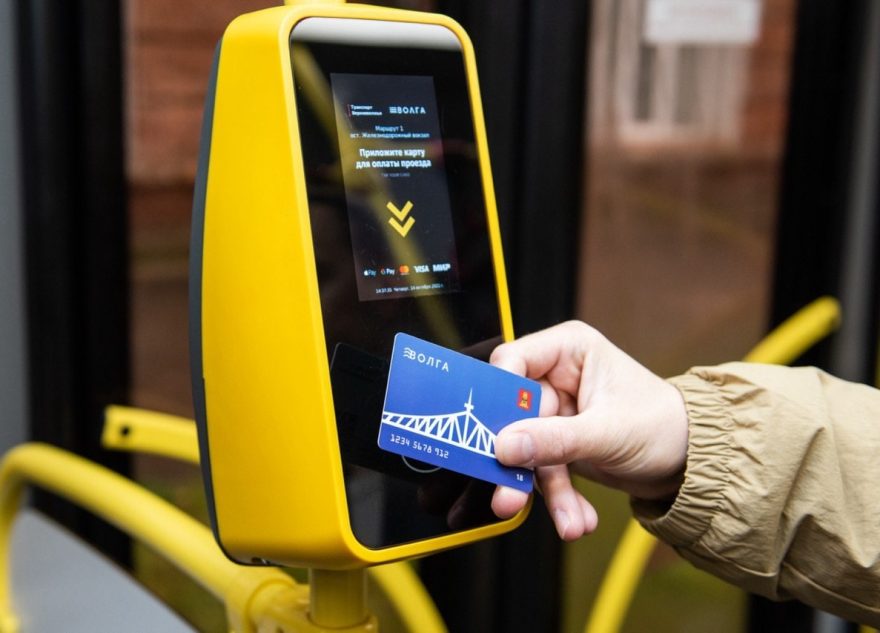 Пассажиры автобусов в Тверской области всё чаще выбирают безналичную оплату проезда