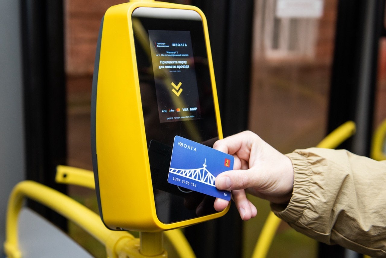 Пассажиры автобусов в Тверской области всё чаще выбирают безналичную оплату проезда