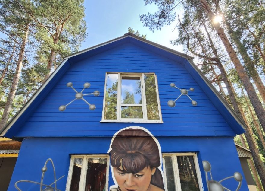 Художница Катя ХБ преобразила базу отдыха в Тверской области