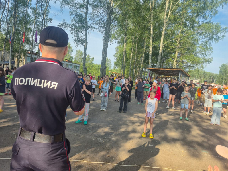 Сотрудники Ржевской полиции присоединились к акции «Зарядка со стражем порядка»