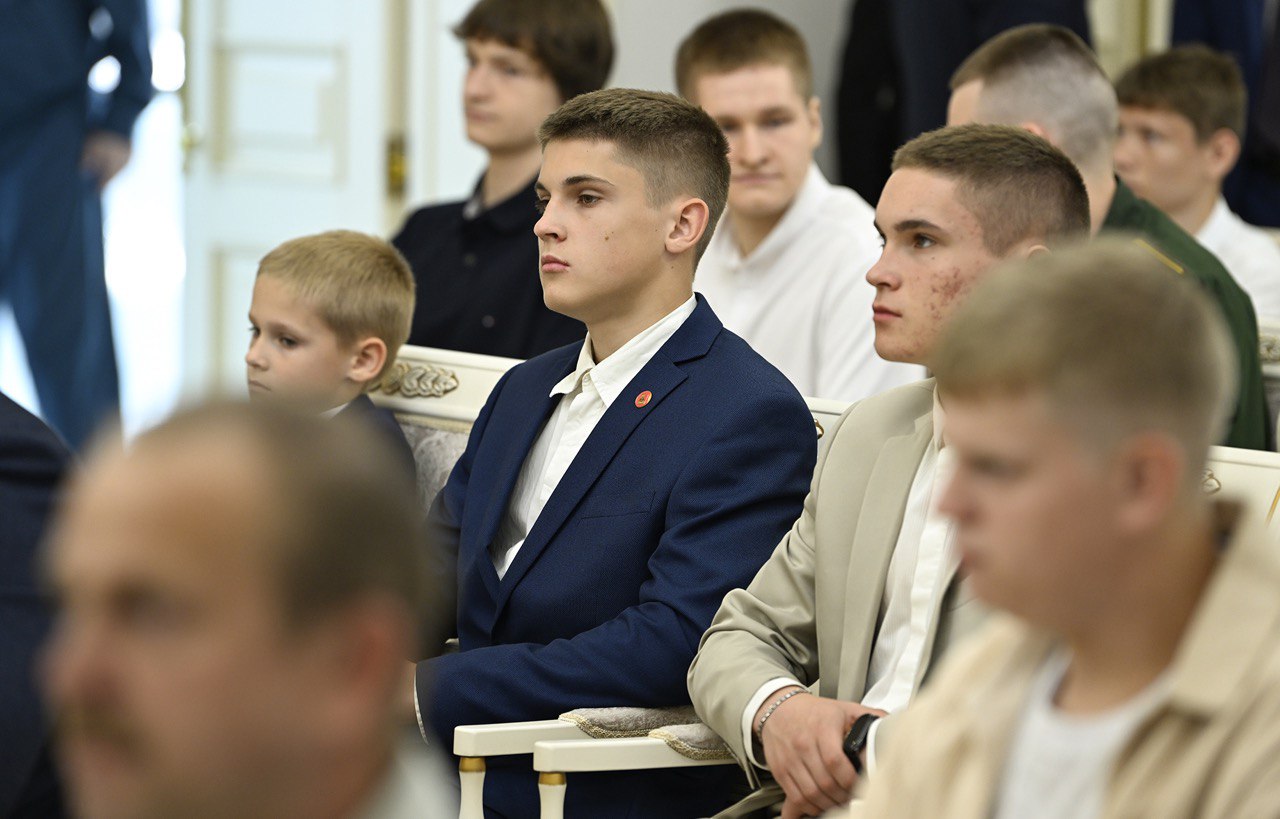 В День семьи, любви и верности Игорь Руденя вручил награды многодетным родителям Тверской области