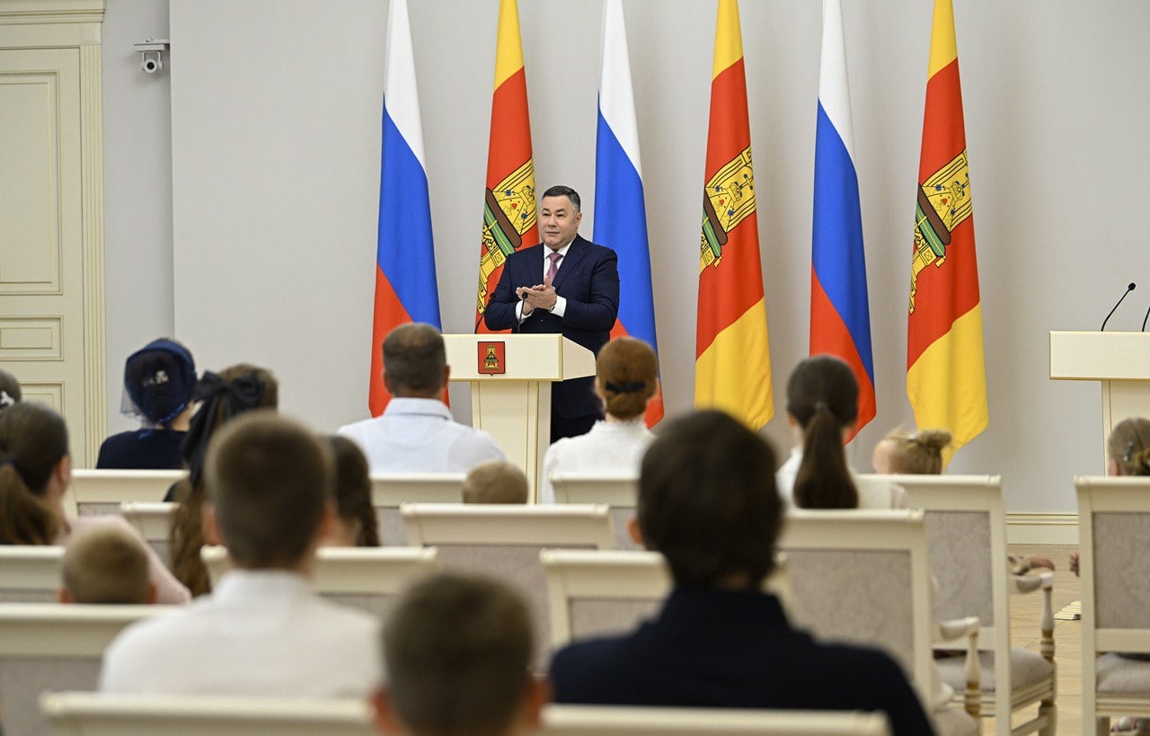В День семьи, любви и верности Игорь Руденя вручил награды многодетным родителям Тверской области