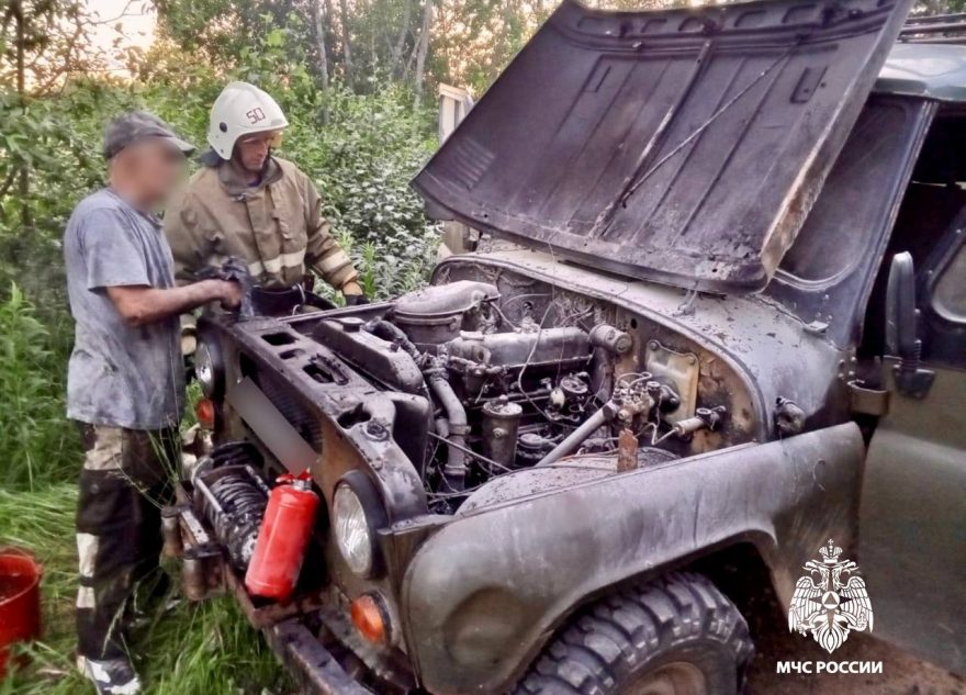 В Тверской области потушили загоревшийся на ходу автомобиль В Тверской области потушили загоревшийся на ходу автомобиль